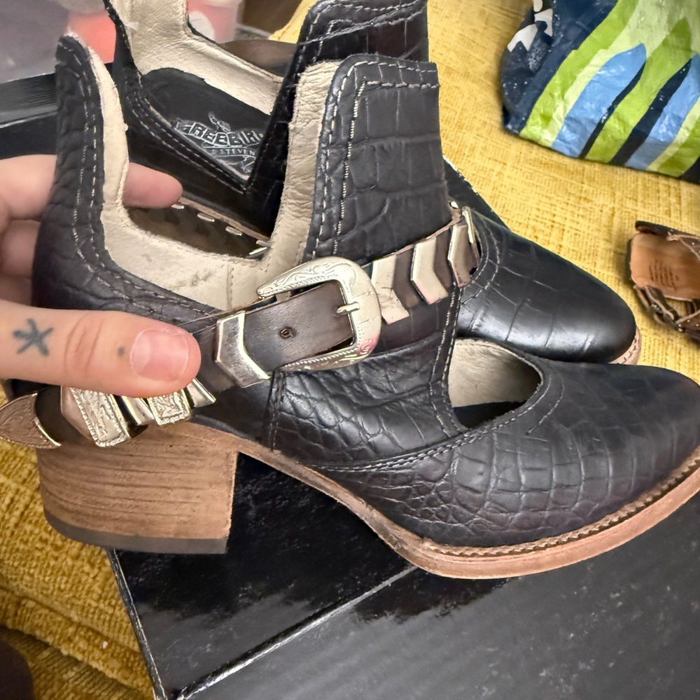 Freebird Black Croc-Embossed Ankle Boots with Buckle size 7 new never worn